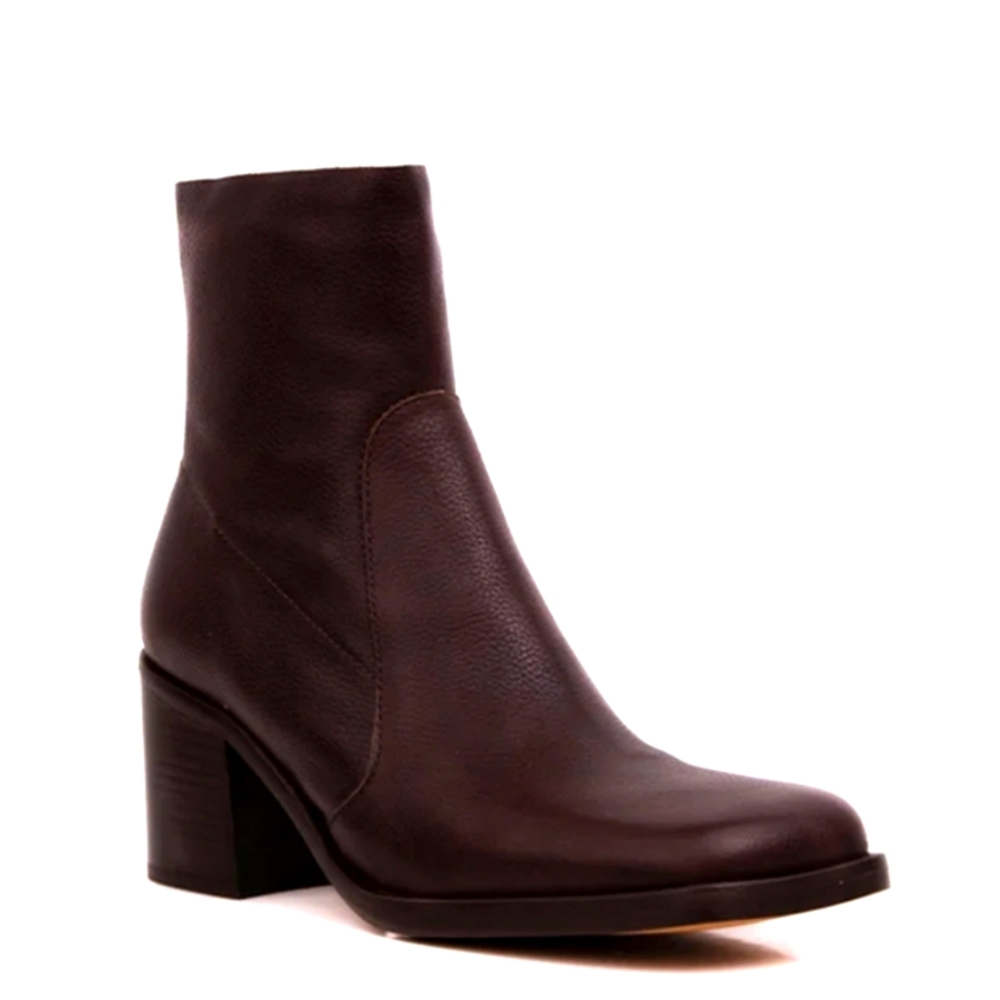 L'INTERVALLE Farly brown leather boots in size 37EU or 6.5 US